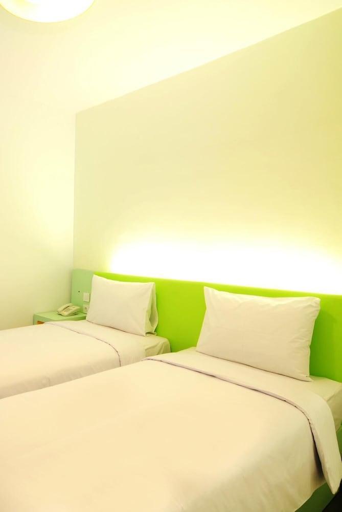 Swift Inn Aeropolis Airport Тангеранг Екстериор снимка