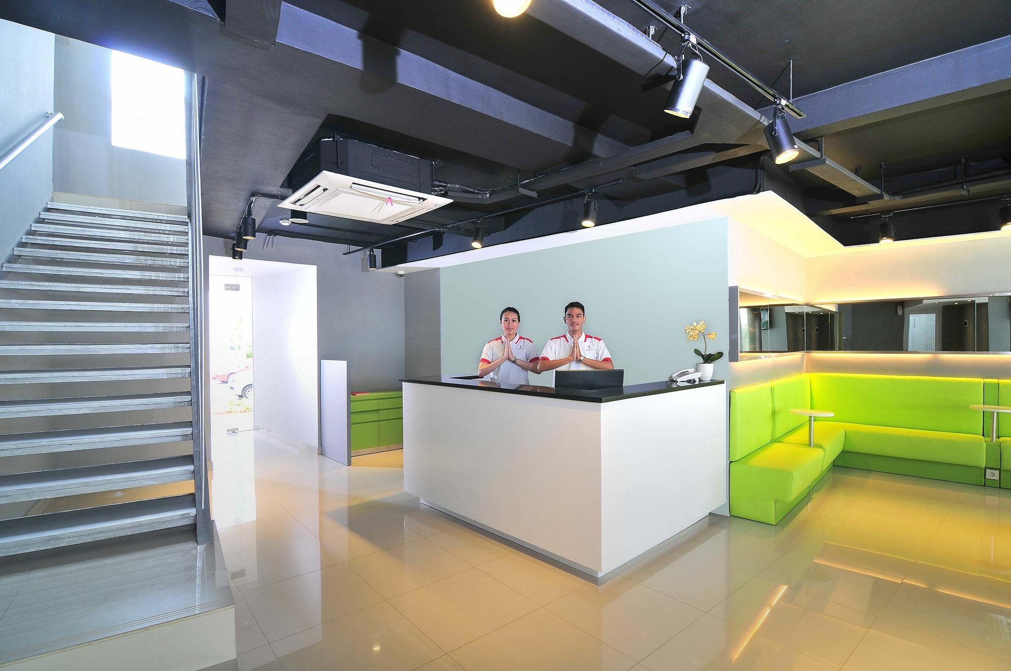 Swift Inn Aeropolis Airport Тангеранг Екстериор снимка
