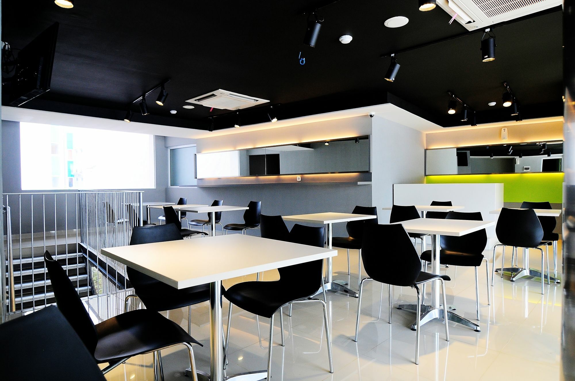 Swift Inn Aeropolis Airport Тангеранг Екстериор снимка